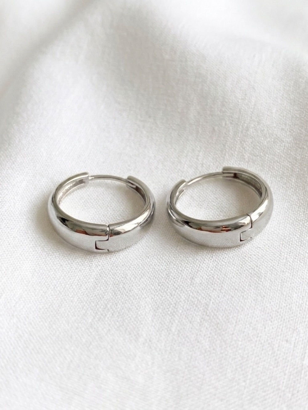 Silver plated women’s 15mm hoop earrings hypoallergenic - Picture 2 of 4